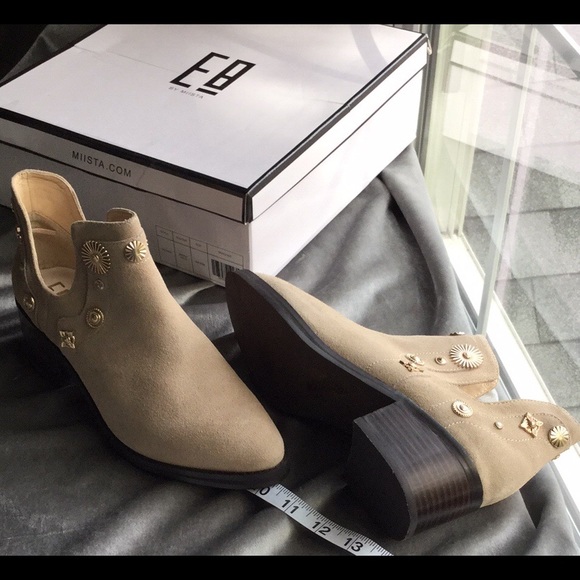 Beautiful suede /possibly vegan, by Mista - Picture 1 of 6